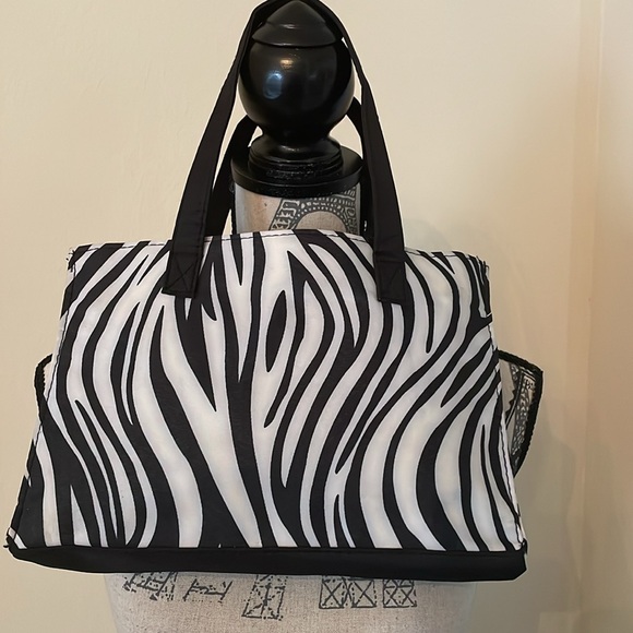 Sassy & Chic Animal Print Handbag Bundle-Short Black Double Straps-Leopard/Zebra - Picture 2 of 5